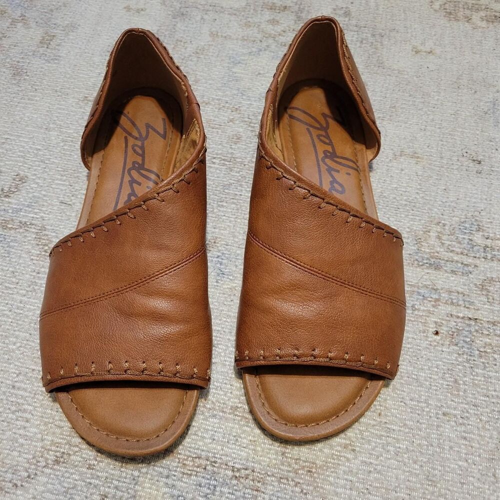 Zodiac Women's 7 Brown Leather Yani Sandals